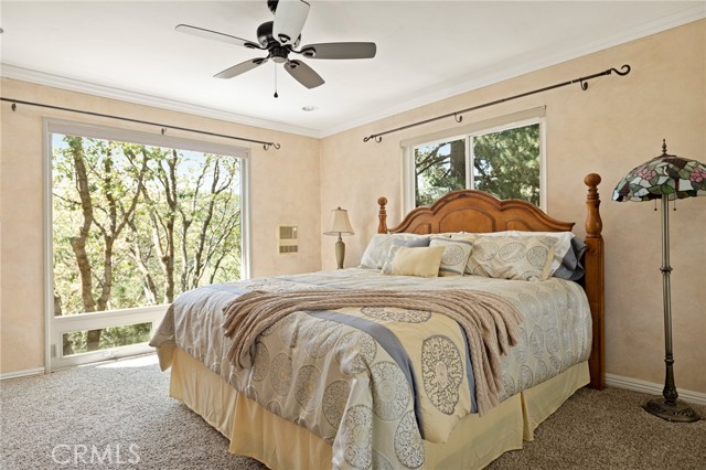 Detail Gallery Image 4 of 23 For 26495 Walnut Hills Dr, Lake Arrowhead,  CA 92391 - 3 Beds | 2 Baths