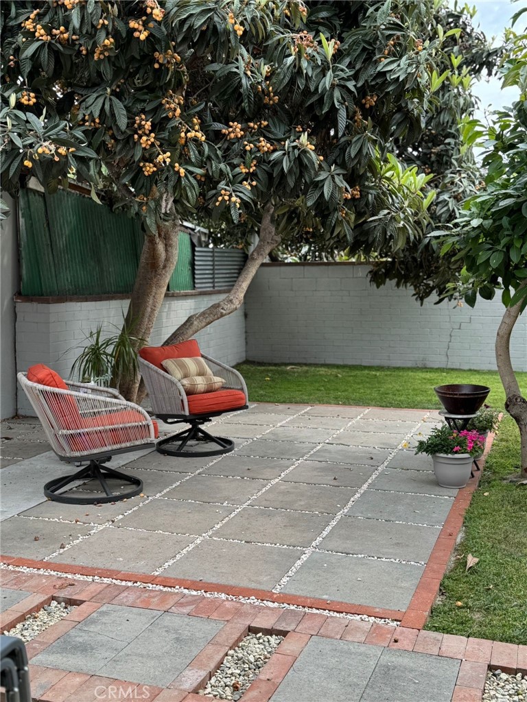 https://media.crmls.org/medias/f1b1f4fd-a21a-4925-b4ec-3a64396b0855.jpg?preset=X-Large