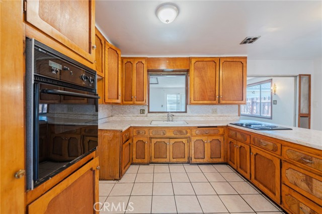 22428 Neptune Avenue, Carson CA: https://media.crmls.org/medias/f1b2d49c-86ee-4f9f-bc42-b7b0ba20d103.jpg