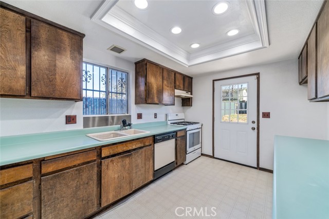 Detail Gallery Image 8 of 26 For 565 S Joyce Ave, Rialto,  CA 92376 - 3 Beds | 2 Baths