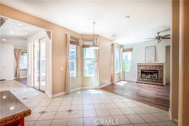 27531 Sunny Creek Drive, Valencia CA: https://media.crmls.org/medias/f1b3e5af-34f8-4ba2-bcf8-a2b9b9ba4912.jpg