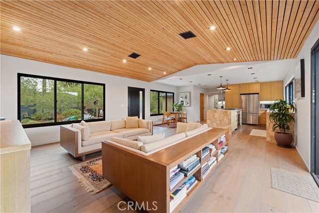 19778 Grand View Drive, Topanga CA: https://media.crmls.org/medias/f1b43715-477e-4455-bb58-711c64ef7736.jpg