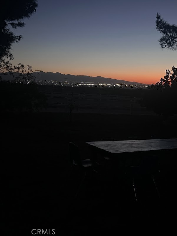 https://media.crmls.org/medias/f1b4fdd5-eb7f-419e-8404-13ac01e85f94.jpg?preset=X-Large
