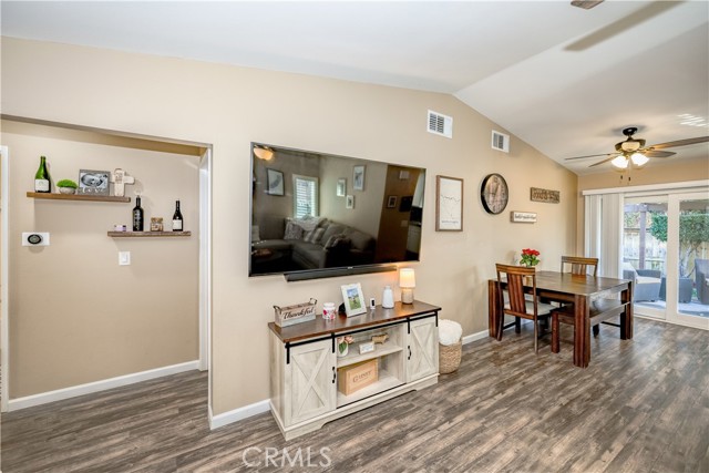 Detail Gallery Image 5 of 22 For 25688 Neblina Ct, Valencia,  CA 91355 - 2 Beds | 2 Baths