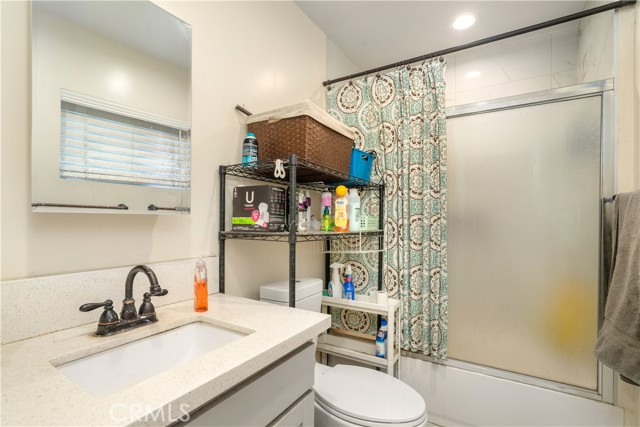 Detail Gallery Image 21 of 26 For 11936 Neenach, Sun Valley,  CA 91352 - 6 Beds | 3 Baths