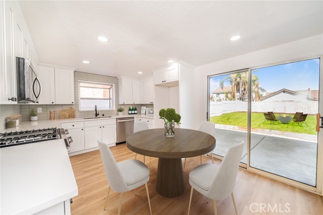 Detail Gallery Image 7 of 27 For 11321 Homewood Dr, Fontana,  CA 92337 - 4 Beds | 2/1 Baths