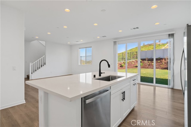 Detail Gallery Image 10 of 44 For 23798 Solaris Ct, Corona,  CA 92883 - 4 Beds | 3 Baths