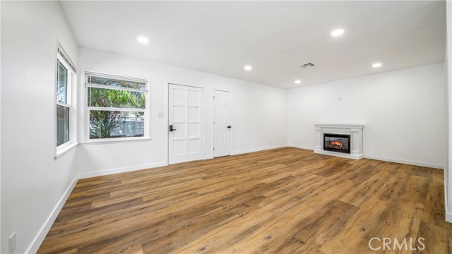 Detail Gallery Image 20 of 30 For 5816 Kester Ave, Sherman Oaks,  CA 91411 - – Beds | – Baths