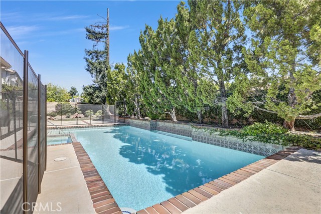 22718 Town Crier Road, Calabasas CA: https://media.crmls.org/medias/f1b6ce20-9257-4e58-ab4f-2f36b9cf7640.jpg