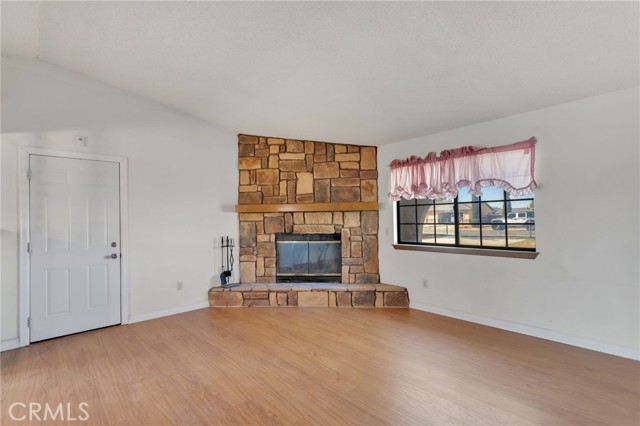 15457 Washoan, Apple Valley CA: https://media.crmls.org/medias/f1b739b7-a4a7-4a4c-90ce-5ef17bdf611c.jpg