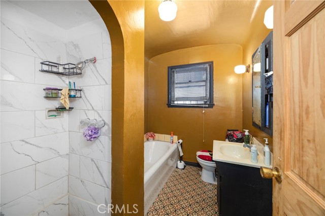 Detail Gallery Image 17 of 29 For 2035 W 68th St, Los Angeles,  CA 90047 - 2 Beds | 1 Baths