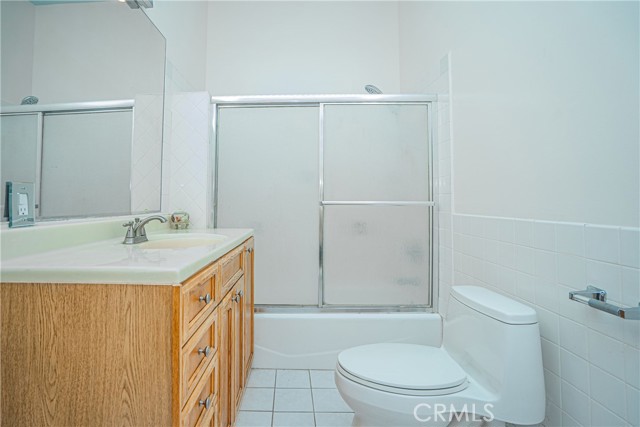 1146 Irolo Street, Los Angeles, California 90006, 3 Bedrooms Bedrooms, ,1 BathroomBathrooms,Single Family Residence,For Sale,Irolo,SB24148200