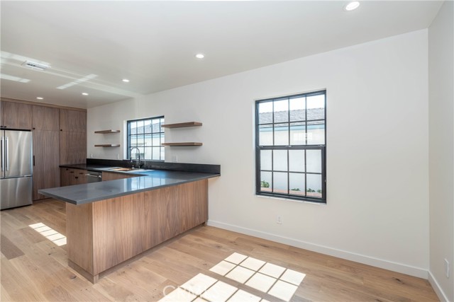 Detail Gallery Image 5 of 33 For 1242 W Summerland Ave, San Pedro,  CA 90732 - 2 Beds | 1 Baths