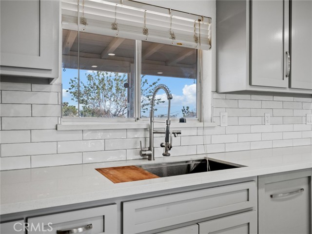 Detail Gallery Image 22 of 60 For 10660 Ranchero, Oak Hills,  CA 92344 - 4 Beds | 3 Baths