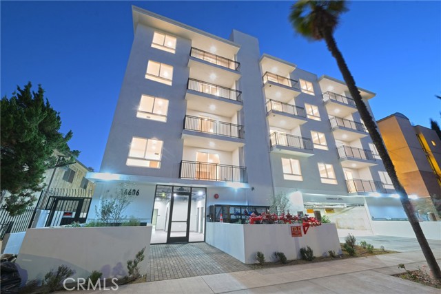 Detail Gallery Image 2 of 11 For 14606 Sylvan St #508,  Van Nuys,  CA 91411 - 2 Beds | 2 Baths