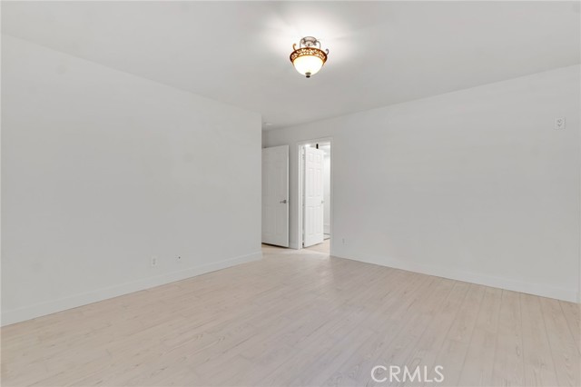 221 Acacia Lane, Newbury Park CA: https://media.crmls.org/medias/f1b9f2b2-1b48-47ac-bd95-13850e2b9e95.jpg