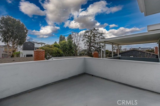 707 1/2 Orchid Avenue, Corona del Mar CA: https://media.crmls.org/medias/f1baa815-0405-471c-b91e-c490afb1270e.jpg