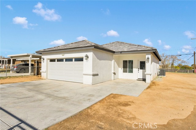 Detail Gallery Image 5 of 30 For 16150 Smoke Tree, Hesperia,  CA 92345 - 3 Beds | 2 Baths