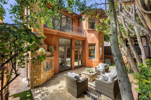 Detail Gallery Image 2 of 64 For 2516 Walnut Ave, Manhattan Beach,  CA 90266 - 5 Beds | 5/1 Baths