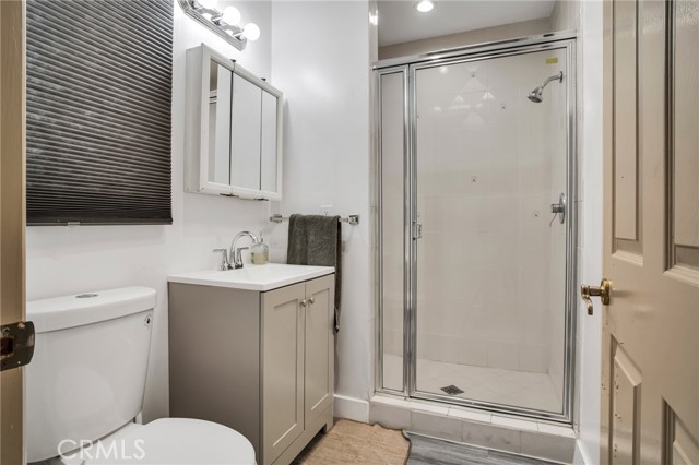 Detail Gallery Image 15 of 39 For 19710 Henshaw St, Woodland Hills,  CA 91364 - 4 Beds | 4 Baths