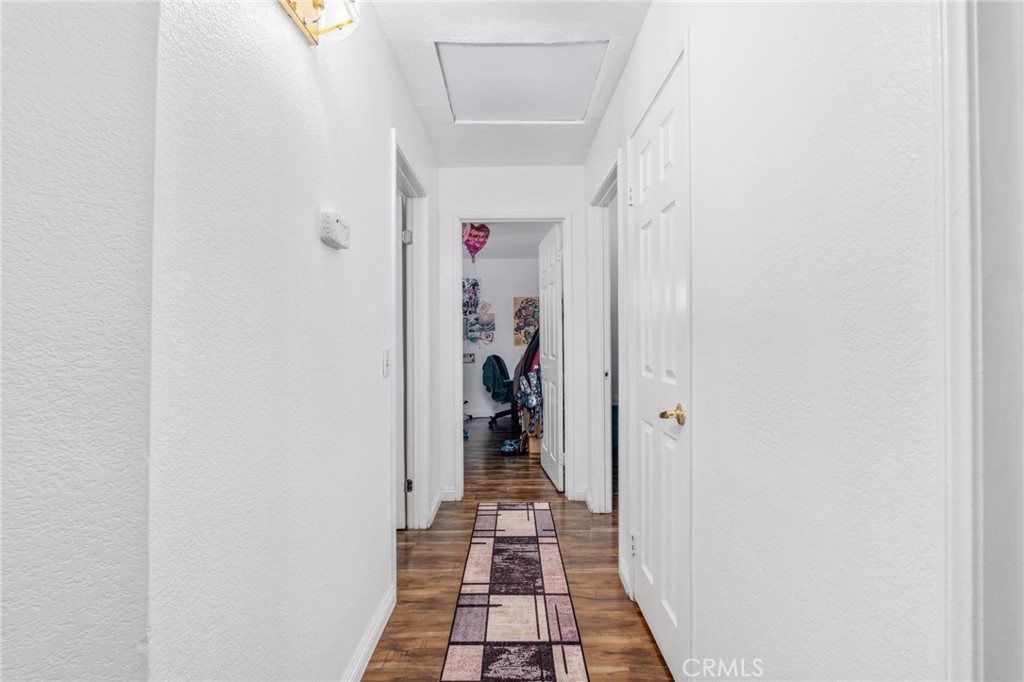 https://media.crmls.org/medias/f1be45e9-f4a0-4418-bd52-36dcfafc6683.jpg?preset=X-Large