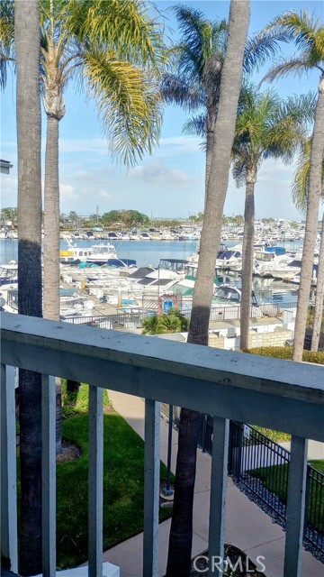 Detail Gallery Image 25 of 37 For 16276 Pacific Cir, Huntington Beach,  CA 92649 - 3 Beds | 5/1 Baths