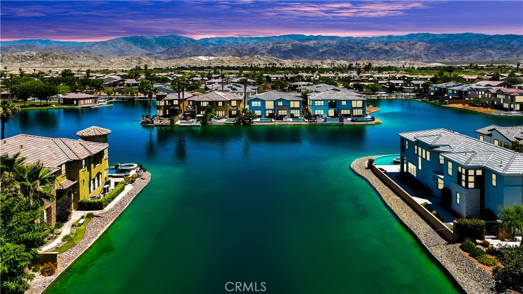 https://media.crmls.org/medias/f1c0d493-fcef-42d9-ab16-978526e27521.jpg?preset=X-Large