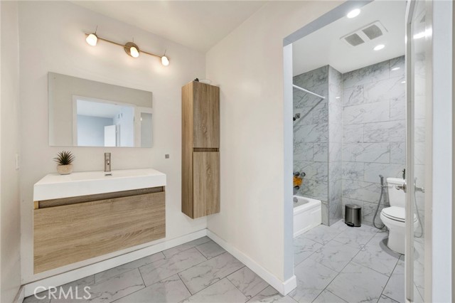 5533 Edward E Horton Lane, Encino CA: https://media.crmls.org/medias/f1c105ad-3068-4dad-83ea-9de815c47cc9.jpg