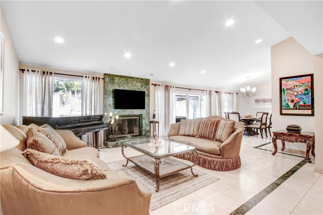 5694 Collins Place, Woodland Hills CA: https://media.crmls.org/medias/f1c21f7b-a059-4aed-9f5c-7d570c6840b7.jpg