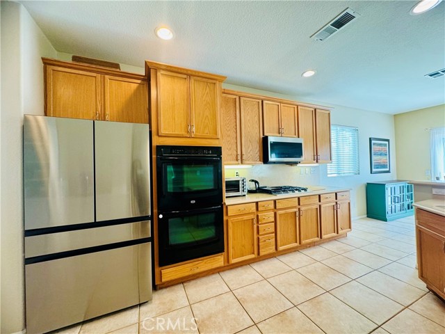 Detail Gallery Image 12 of 28 For 28238 Alton Way, Castaic,  CA 91384 - 4 Beds | 2/1 Baths