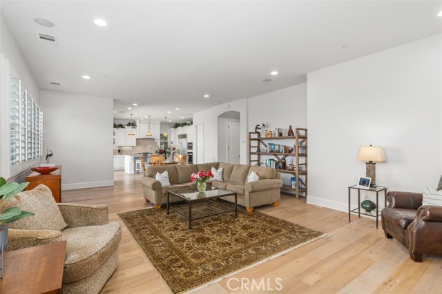 4762 Oceanridge Drive, Huntington Beach CA: https://media.crmls.org/medias/f1c37acb-b3d7-4a89-a1c4-1b785cc379c0.jpg