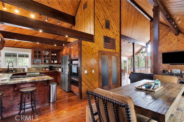 825 Grass Valley Road, Lake Arrowhead CA: https://media.crmls.org/medias/f1c3c3c8-b55a-4e0e-9202-b8ed66fd6c28.jpg