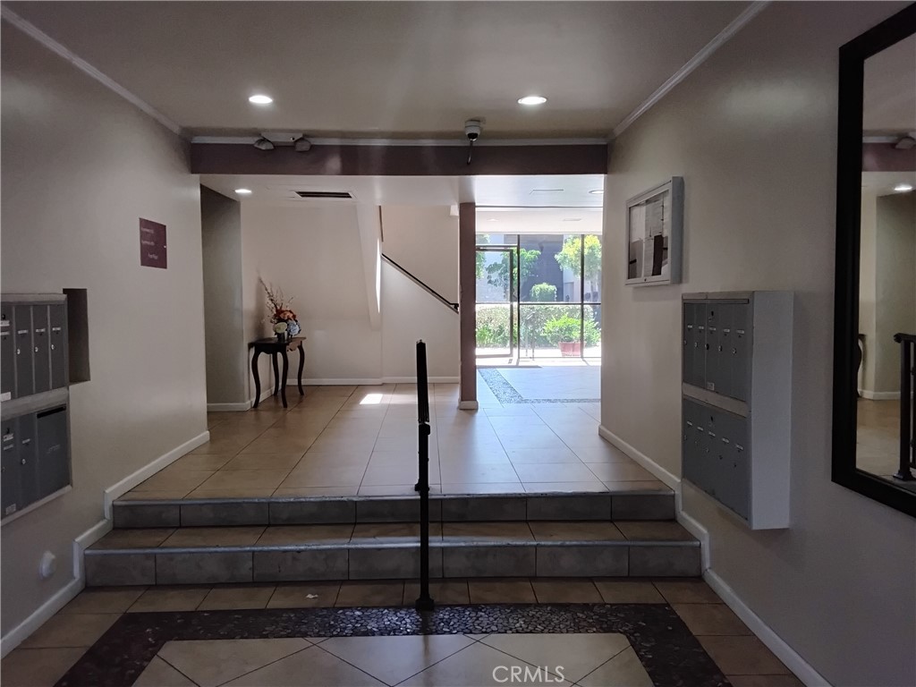 https://media.crmls.org/medias/f1c416fa-ad37-4410-a31d-85432beea7cd.jpg?preset=X-Large