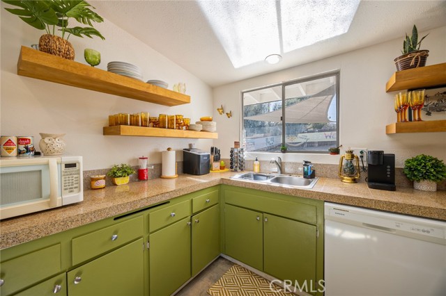 Detail Gallery Image 16 of 40 For 61503 Sunburst, Joshua Tree,  CA 92252 - 2 Beds | 1/1 Baths