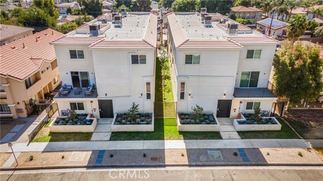 Detail Gallery Image 1 of 26 For 17158 Chatsworth St #1,  Granada Hills,  CA 91344 - 3 Beds | 2/1 Baths