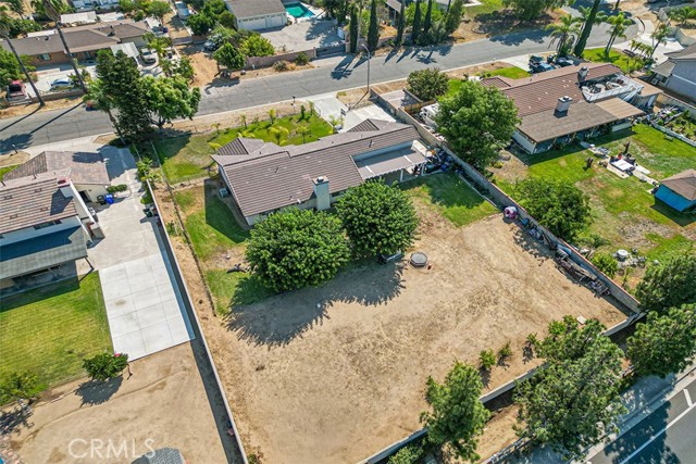 6860 27th Street, Jurupa Valley CA: https://media.crmls.org/medias/f1c53b0f-5a02-4540-aba0-9ef278923aba.jpg