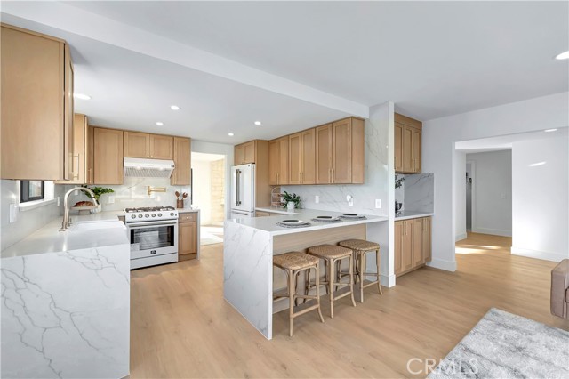 Detail Gallery Image 7 of 49 For 21211 Binghampton Cir, Huntington Beach,  CA 92646 - 4 Beds | 3 Baths