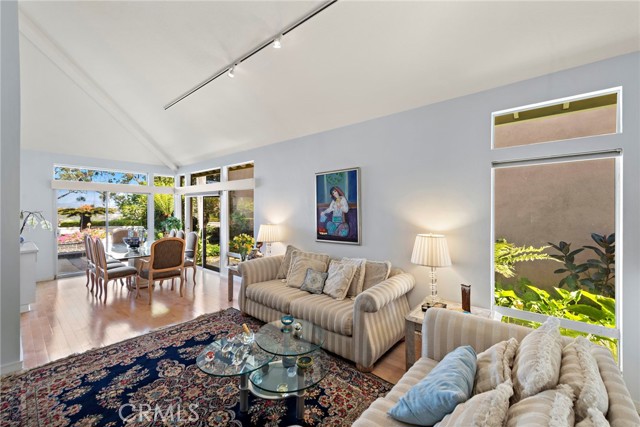 30252 Sonrisa Lane, Laguna Niguel CA: https://media.crmls.org/medias/f1c5cbd9-85b9-410f-bb75-52e4b253e0d5.jpg
