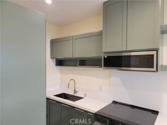 Detail Gallery Image 5 of 12 For 18723 Bassett St, Reseda,  CA 91335 - 1 Beds | 1 Baths