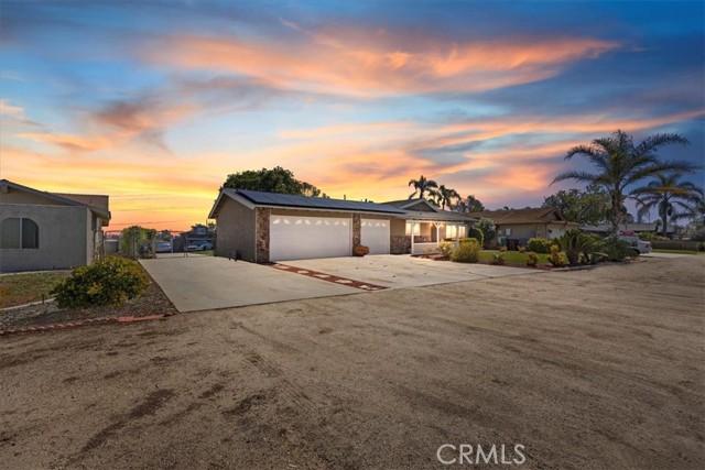 Detail Gallery Image 1 of 43 For 2523 Wagon Wheel Rd, Norco,  CA 92860 - 4 Beds | 2 Baths