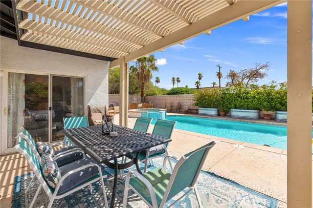 Detail Gallery Image 13 of 45 For 2312 Shannon Way, Palm Springs,  CA 92262 - 4 Beds | 2 Baths