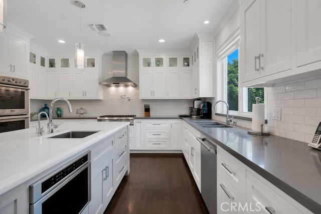 Image 16 of 69 For 15460 La Maida Street