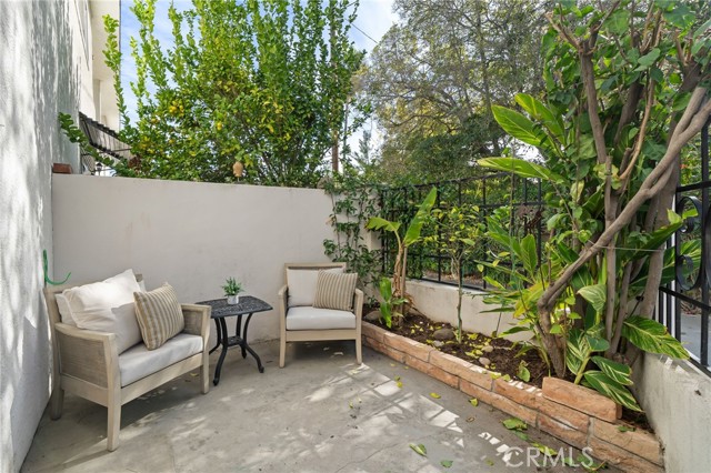 Detail Gallery Image 6 of 45 For 5017 Cartwright #3,  North Hollywood,  CA 91601 - 4 Beds | 2/1 Baths