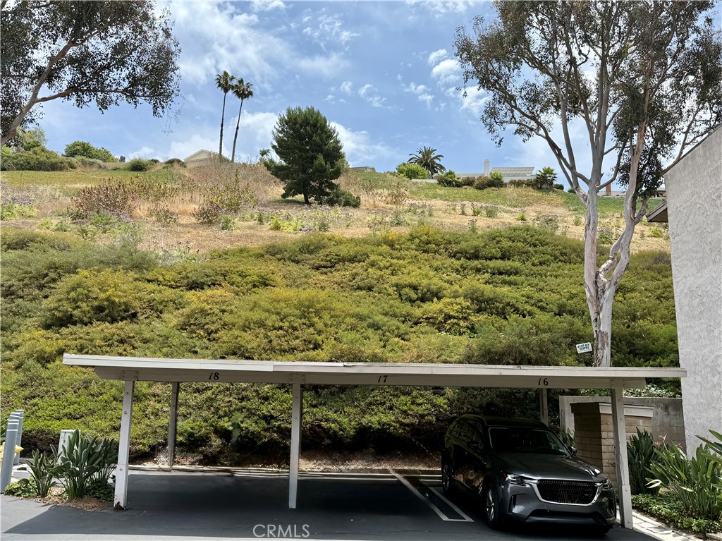 https://media.crmls.org/medias/f1c7a539-71c8-4ff3-a1ef-dbae6b728a8a.jpg?preset=X-Large