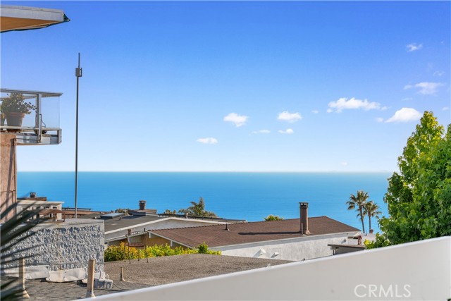 1091 La Mirada Street, Laguna Beach CA: https://media.crmls.org/medias/f1c817d2-d8a4-4876-94b1-6a61db3a4347.jpg
