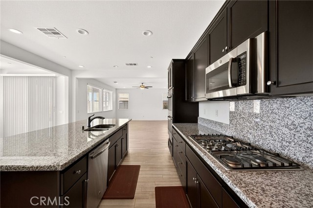 Detail Gallery Image 16 of 75 For 24429 Payton Dr, Lake Elsinore,  CA 92532 - 4 Beds | 3 Baths