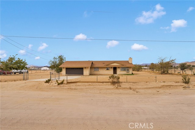 22612 Viento Road, Apple Valley CA: https://media.crmls.org/medias/f1c8adcc-6765-4f45-825c-69c8db693f56.jpg