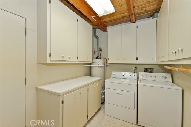 33469 Squirrel Drive, Green Valley Lake CA: https://media.crmls.org/medias/f1c8c494-610f-426f-aafb-d197e855d2b3.jpg