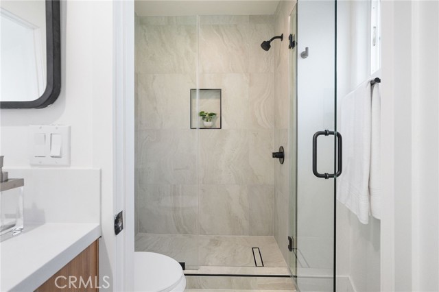 Detail Gallery Image 15 of 25 For 2401 Yorkshire Dr, Los Angeles,  CA 90065 - 3 Beds | 2/1 Baths