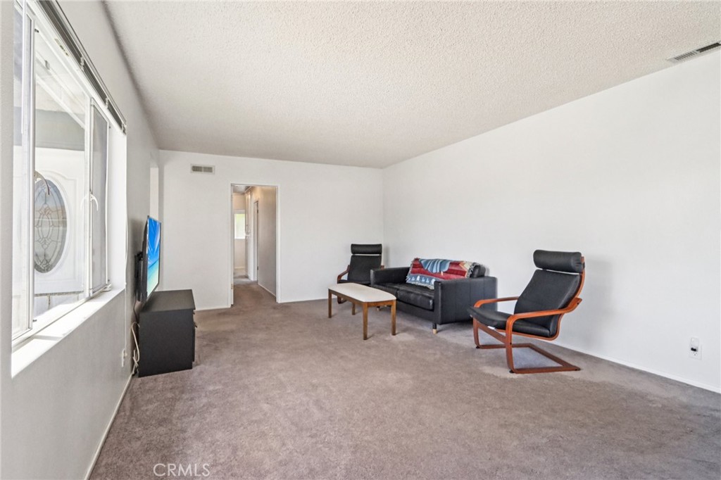 MLS #OC25176543 img 7